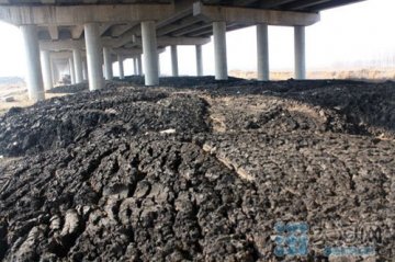 南阳药厂倾倒药渣污染河流 附近地下水变色