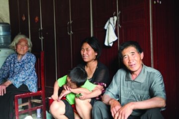 夫妇不懂避孕生10孩返乡 当事人弟弟被曝也生8娃