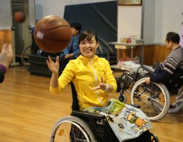 感动中国年度人物张丽莉将戴最先进假肢
