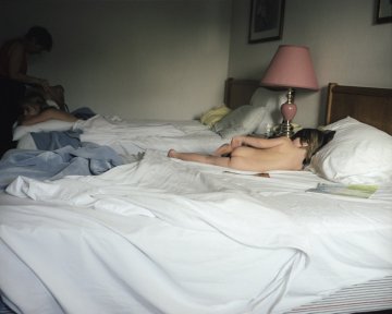 最纯的裸照：母亲用镜头记录儿女童年