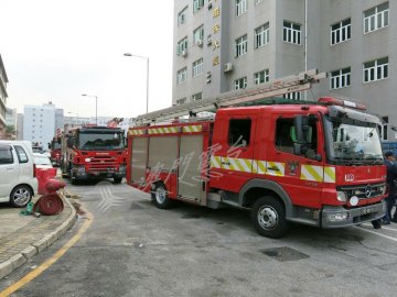 药厂轻微爆炸震碎玻璃无人伤