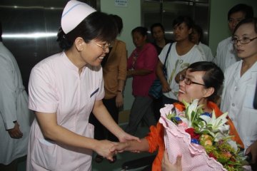 “最美女教师”张丽莉入住中国康复研究中心接受康复治疗