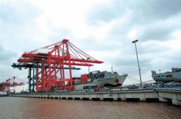 外高桥建成全球首个“无烟码头”