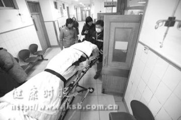 北京：女子坠楼因积雪生还
