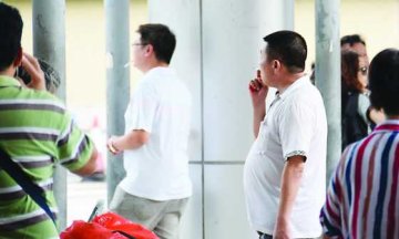 关闸广场宜划禁烟区