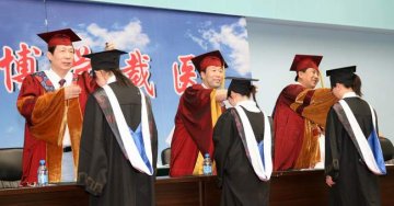 大庆校区2010届毕业典礼隆重举行