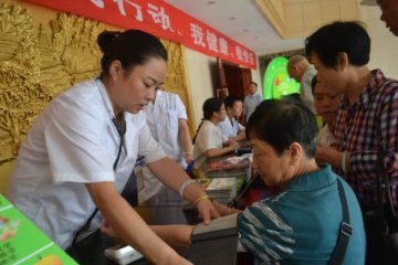 怀仁举办“健康知识进万家”大型公益讲座活动