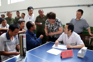 陕西省荣军医院在大荔为120名优抚对象免费巡诊
