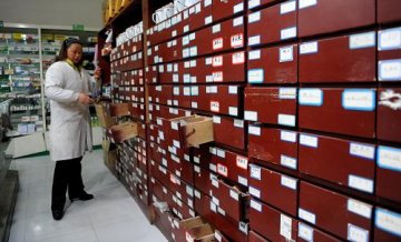 2010年我国投入52.43亿元专项资金发展中医药事业