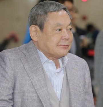三星会长将于病榻迎生日 被喊“会长”有视觉反应