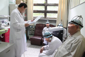 独家实拍：精神病院护士工作现场
