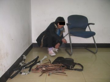北校区校卫队反应快速，盗窃空调铜管女子再次落入法网
