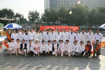 中国康复研究中心北京博爱医院在华联商厦广场举办大型义诊