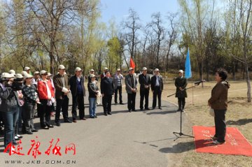 北京市卫生系统劳模到北京小汤山医院参加植树活动