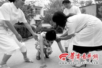 24岁女孩因患精神分裂症被父亲囚禁三年