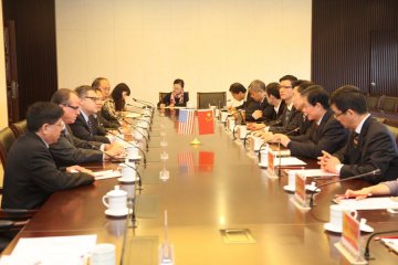 美国佐治亚瑞金斯大学校长Dr.RicardoAzziz率团访问我校