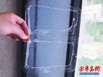 实验证明一次性塑料饭盒易溶解 长期用危害健康