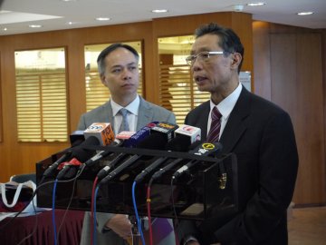 钟南山称今冬或再爆H7N9 70%港人低估肺炎