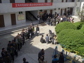眉县民政局认真开展为重点优抚对象“送医送药送政策”医疗下乡活动