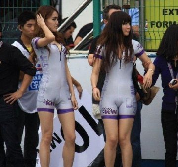 赛车女郎的服装同样让人印象深刻