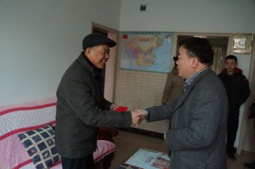 省荣复军人第二医院领导走访慰问生活困难党员、老党员和老干部