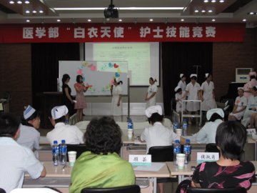 医学部工会举办“白衣天使”护士技能竞赛
