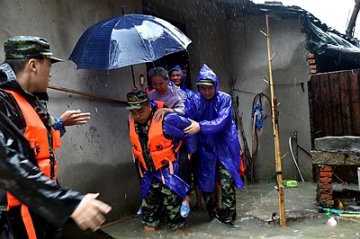 台风“苏迪罗”来袭