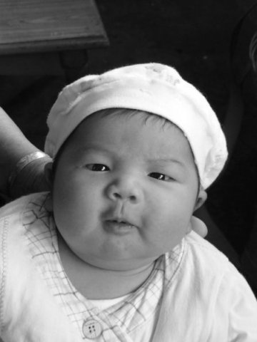 新出生婴儿重达12斤医生称罕见