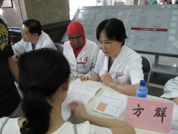 关爱女性生殖健康 促进妇女疾病康复--附属一院妇产科开展“百年院庆百位名医”义诊咨询活动