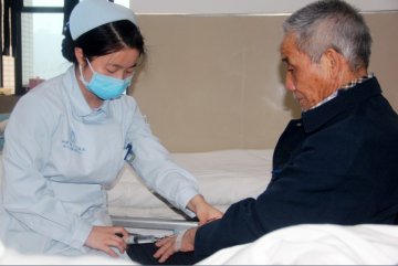 最美民政人—记六医院五病室护士冯忠翼