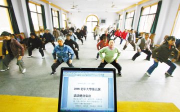 重庆永川：老年学员习练健康气功