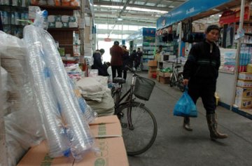 经销商自曝一次性餐具内幕 口杯系医疗垃圾所造
