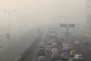 北京大雾致空气污染物超标