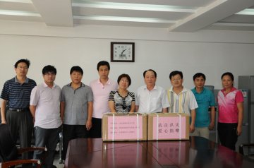 抗击洪灾 爱心捐赠--环境所向保定市卫生局捐赠200套余氯速测试剂盒