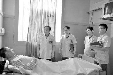俯首听民意 抬头谋创新——访九江市第一人民医院院长周泽甫