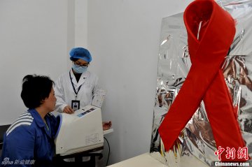 3.监狱医生在为服刑人员进行检查