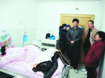 孕妇早产生双胞胎无力承担12万治疗费