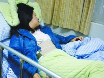 女子骑马庆生摔断肋骨 马场以有告示为由拒赔