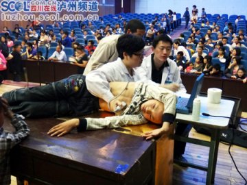 医疗援助项目走进泸州 先心病患儿看到希望