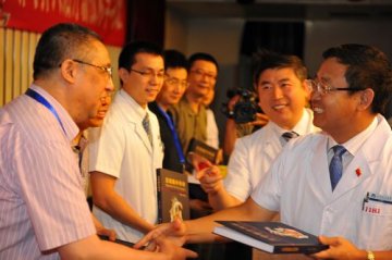 孙立忠教授主编《主动脉外科学》首发