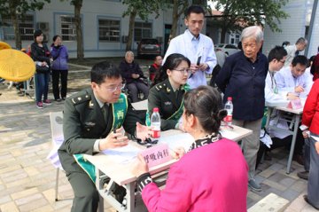 西京医院为博瑞养老院入住老仁义诊