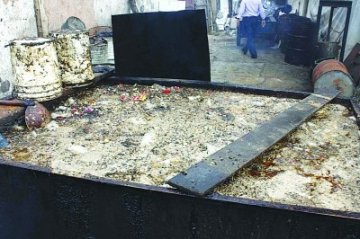 地沟油黑作坊藏身“示范村”两年多终被取缔