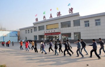 高清：探访中国唯一一所艾滋病患儿学校