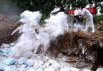 销毁不合格水产品