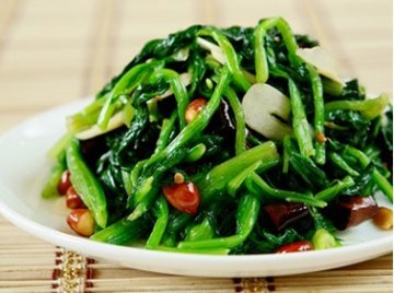 健康指南：秋冬季口唇干裂时该吃的食物