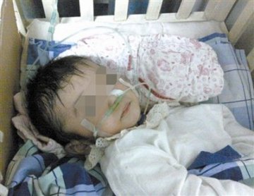 3岁患病女童遭父母遗弃 志愿者寄药看望