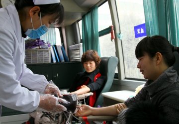 淮北矿工姐妹节后专程献血 春节期间每天50人献血