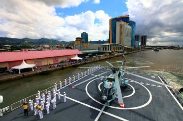 “和平方舟”圆满完成特立尼达和多巴哥医疗服务前往哥斯达黎加