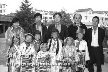 住友制药向民族孤儿捐赠文库
