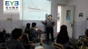 受益成都爱尔眼科前沿科技 美国教授跨国享“无刀”白内障手术